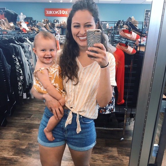 Meet your Posher, Cecily - Picture 3 of 3